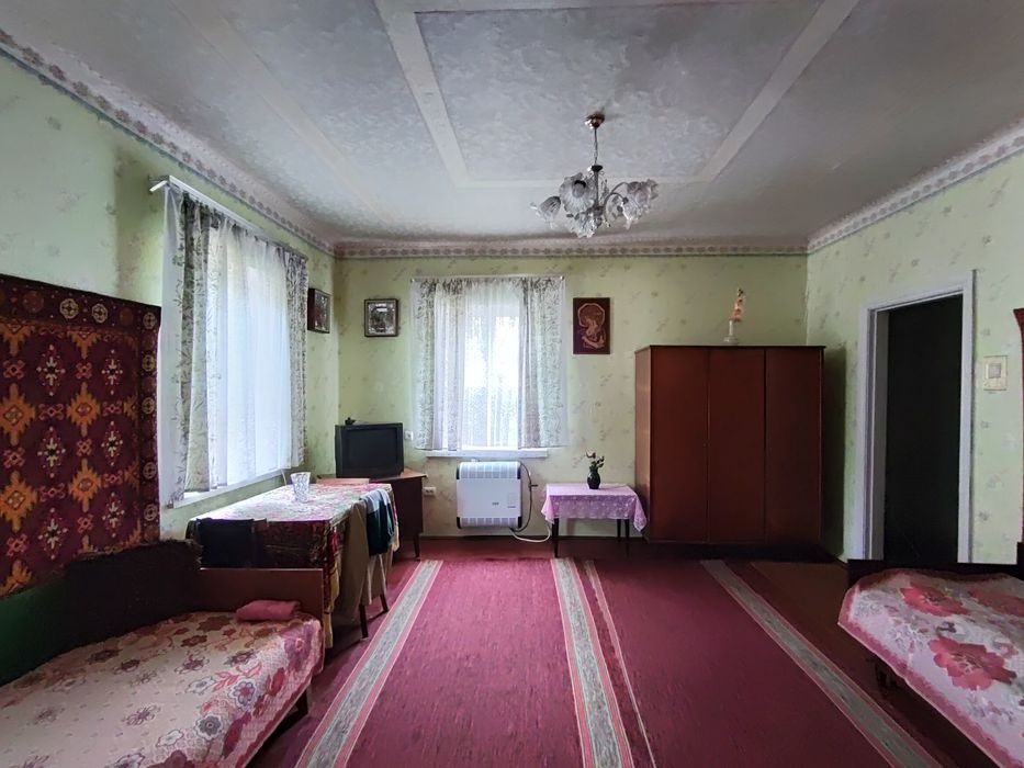 Продається 1/2 будинку,виведена в окреме домоволодіння,в с.Плесецьке
