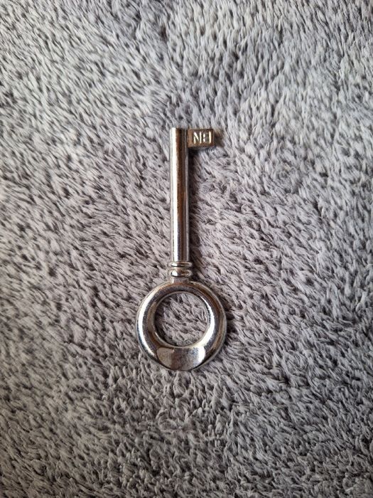 Klucz do mebli kluczyk meblowy klucz do szafki