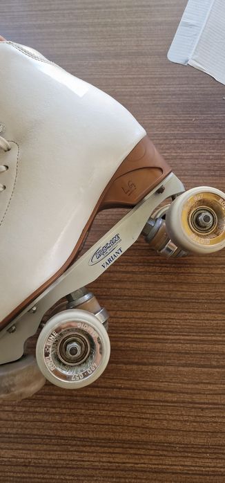 Patins profissionais de patinagem artista