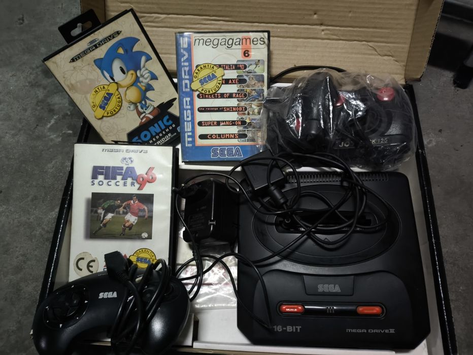 Consola Sega Mega Drive II + Comandos + Jogos