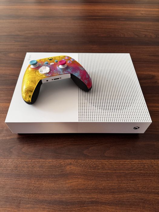 Xbox one S 1TB + Pad