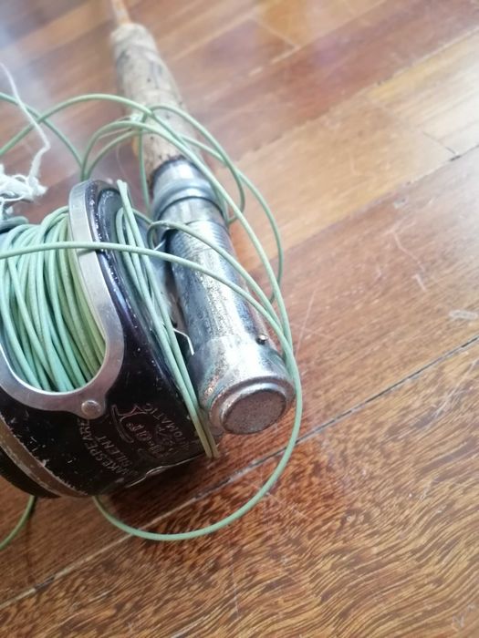 Cana de pesca em bambu antiga