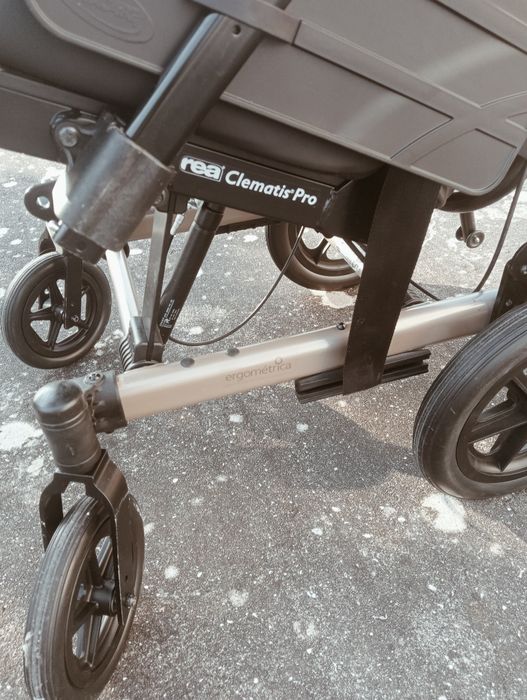 Cadeira de rodas geriátrica