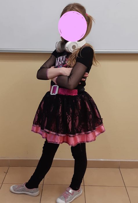 Sukienka bal, rockowy stroj, piosenkarka, dj music R. 122-134 około 9l