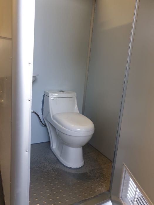 Toaleta z przylaczem ocieplona