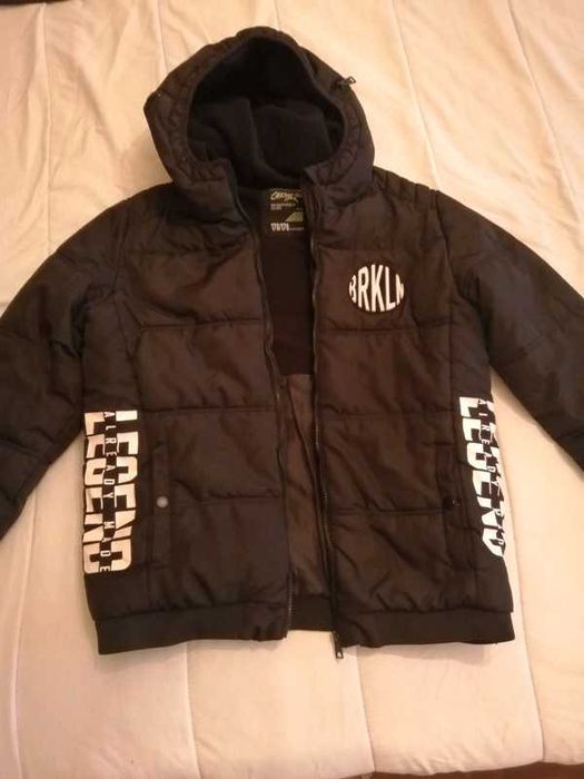 Blusão marca Crosswing preto acolchoado com capuz