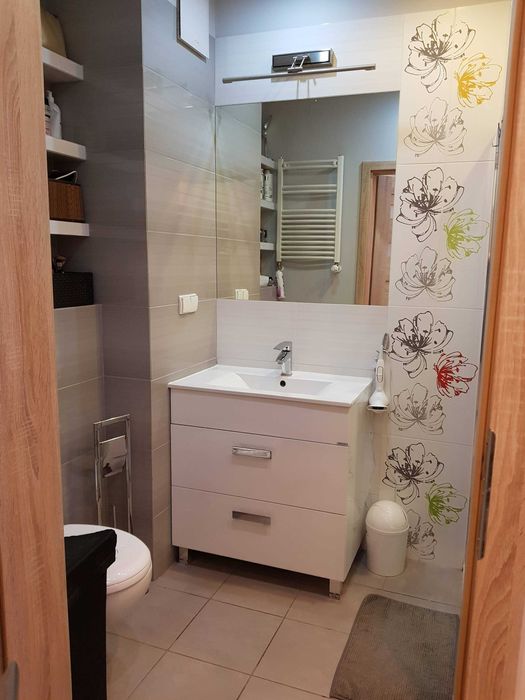 Przytulne 45 m² z garażem i komórką – 3 minuty od metra Imielin!