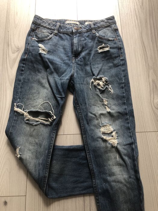 Mom Jeans z przetarciami