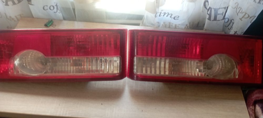 Задние фары в отличном состоянии.