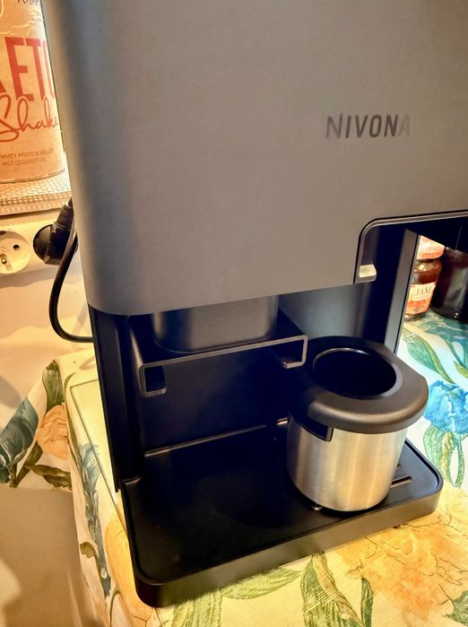 Ekspres do kawy Nivona Cube 4'106 szaro-czarny, a w prezencie torba