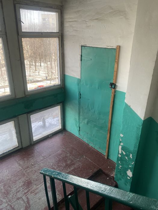 Продам 2-х кім.кв на 4-му районі .