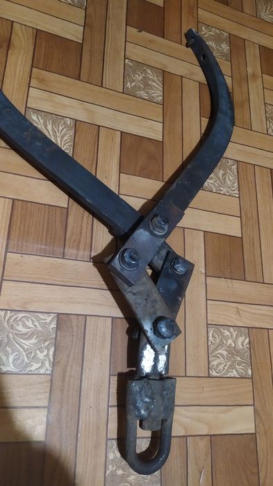 Кліщі для загрузки колод