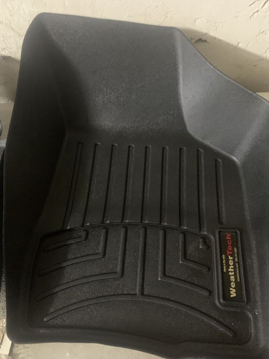 Продам комплект Орегінальних килимків   WeatherTech  Passat B7