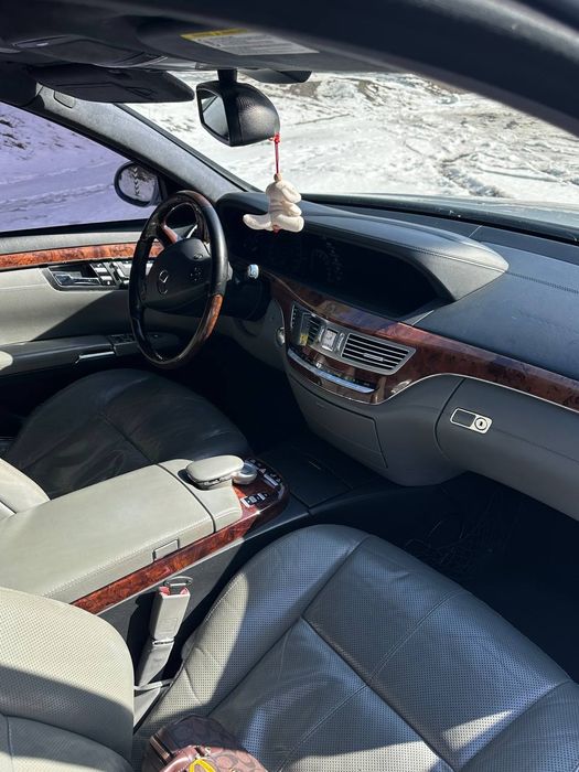 Mercedes W221 s500