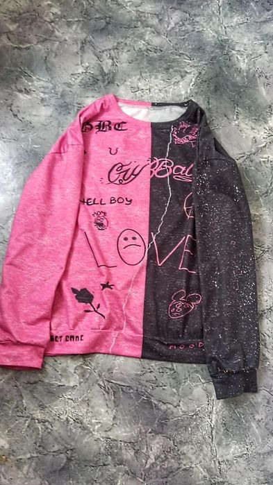 Продаю кофту ( черно-розовую)
