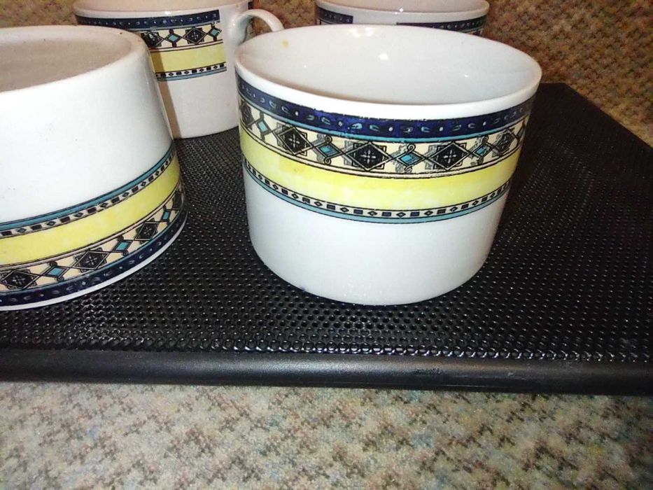 Mam do sprzedania 4 filiżanki w bardzo dobrym stanie.