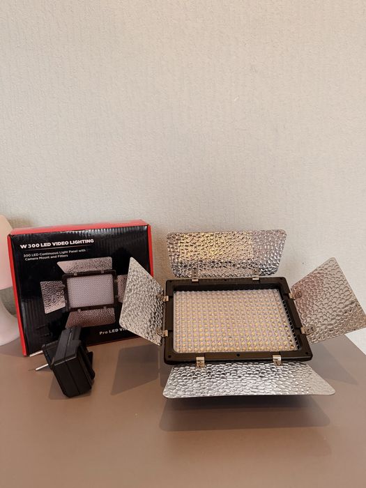 Професійне LED відеосвітло W300 у відмінному стані