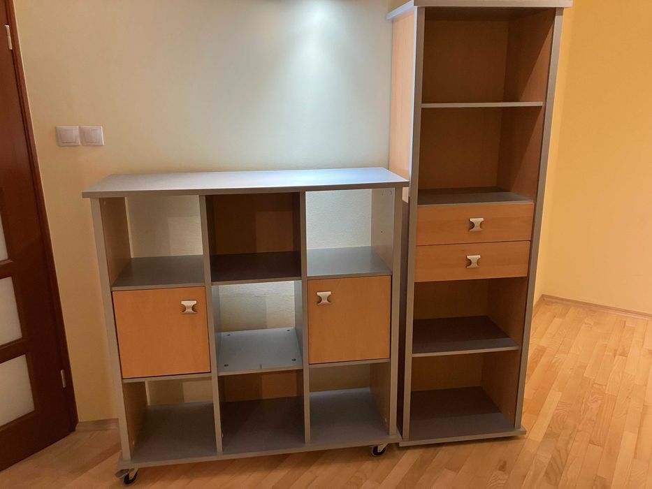 Zestaw mebli do pokoju dziecięcego/gabinetu