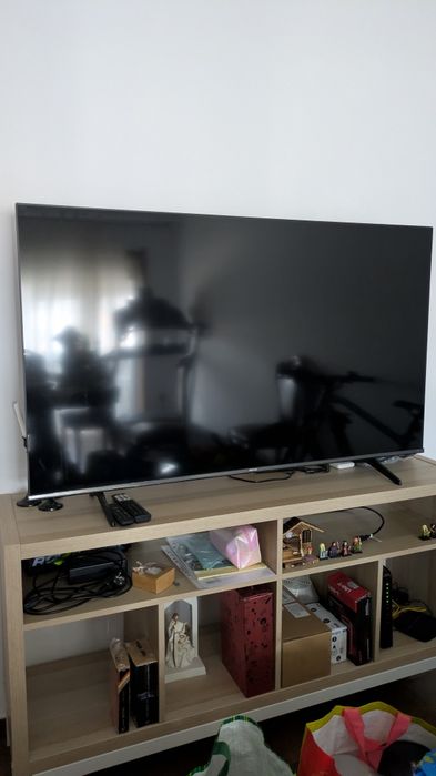 Hisense Smart TV 58" 4K UHD (58A6K) + Móvel IKEA KALLAX + caixa original