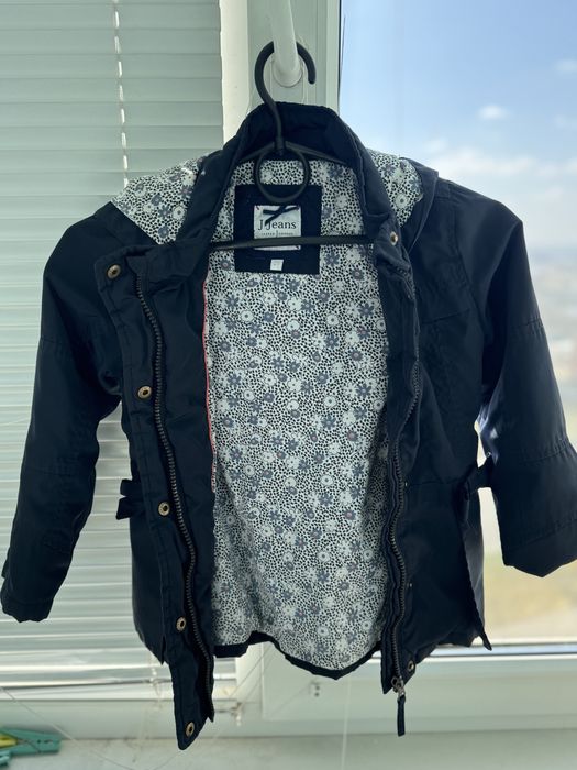 Куртка на дівчинку