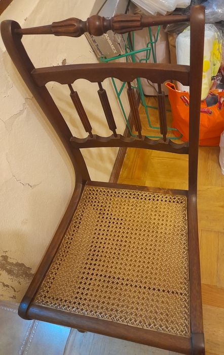 Cadeira de mogno com assento em palhinha