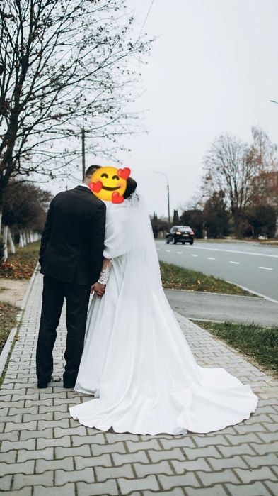 Продам весільну сукню