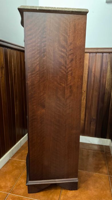 Móvel camiseiro com tampo em pedra mármore