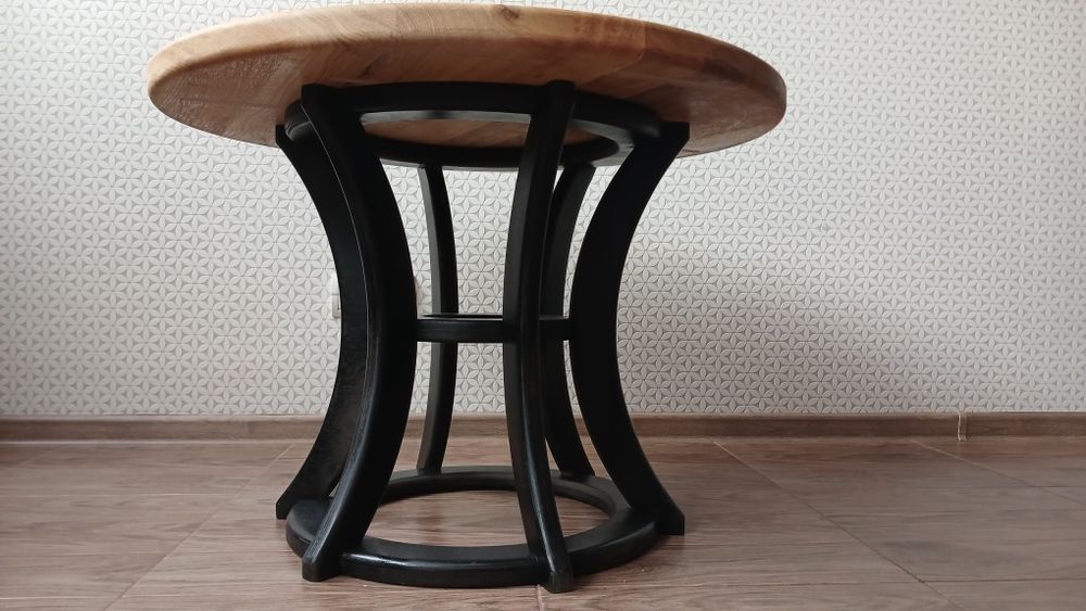 Стіл журнальний з дерева