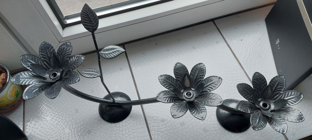 Potrójny świecznik liście