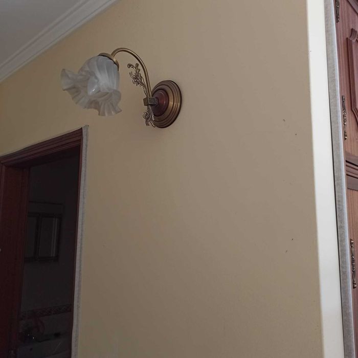 Candeeiro de parede em formato de flor