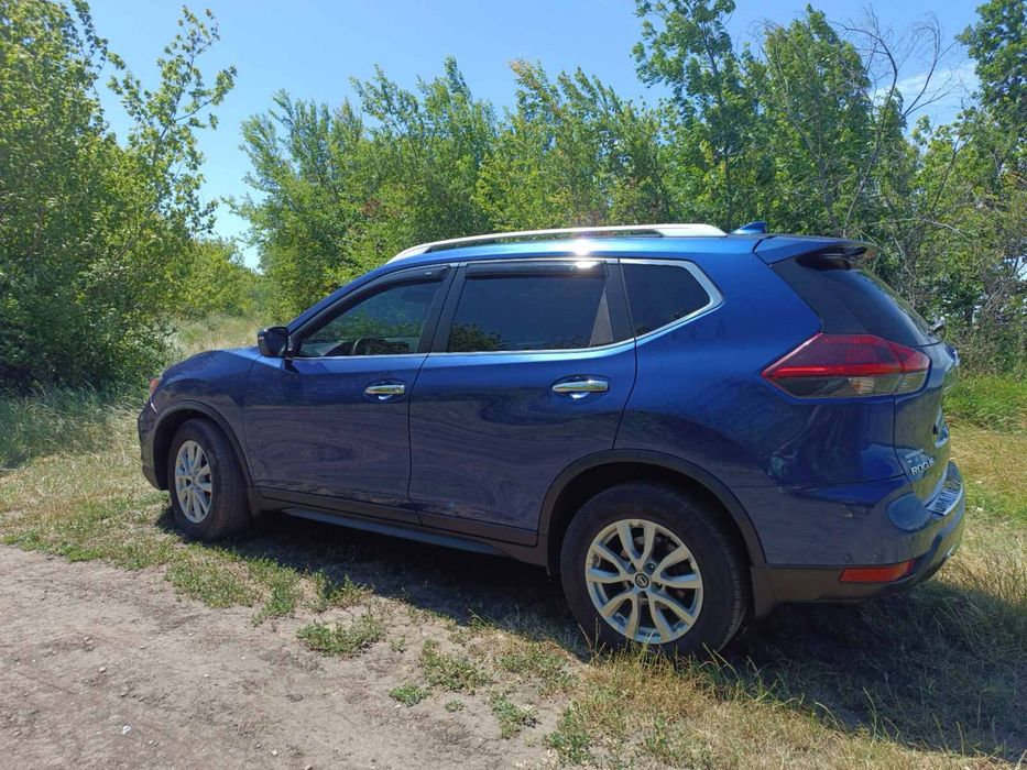 Nissan Rogue SV передній привід