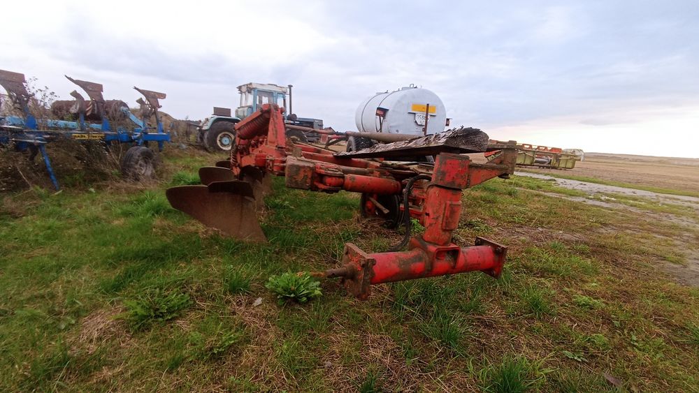 Плуг унія UNIA 5 корпусів