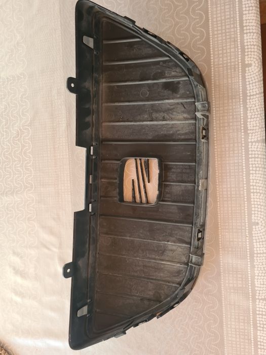 Grelha frontal seat ibiza 6j