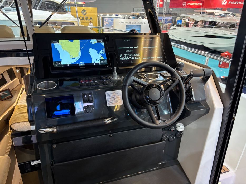 Wellcraft 38 Explorer jacht motorowy 3x 350 km Mercury - NOWY !