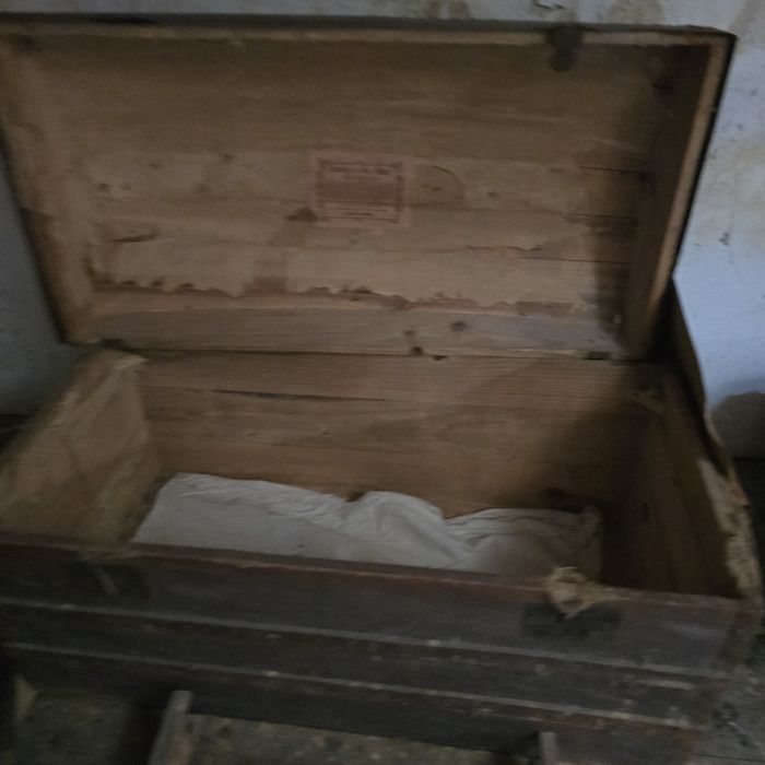 Arcas e baú  antigo