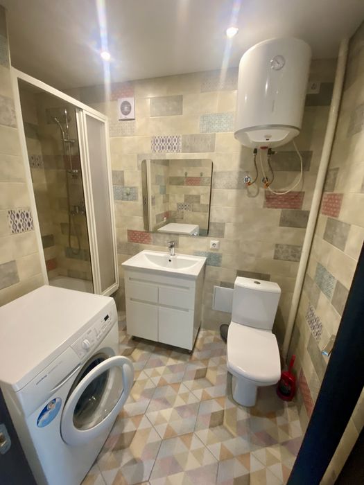 1 кім-на квартира з ремонтом біля центру .Тепла .