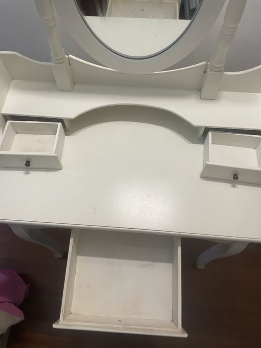 Toucador branco com banco