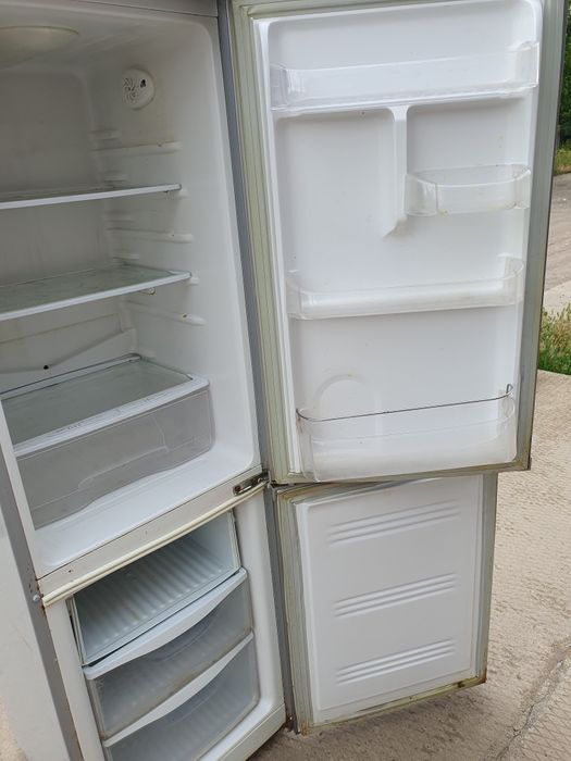 Холодильник Samsung..