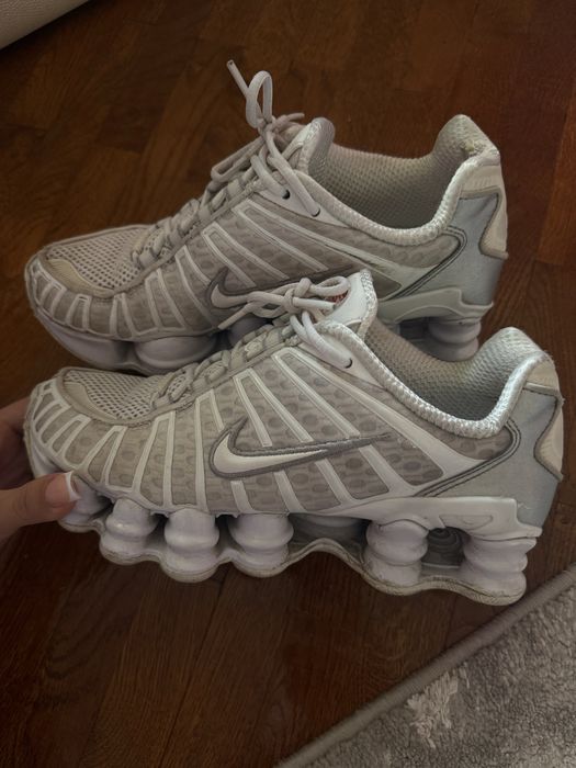 Оригінальне взуття nike shox