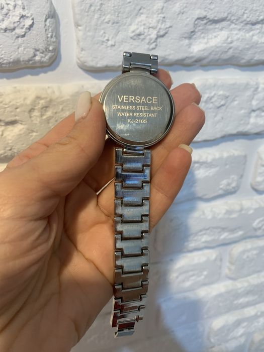 Стильні жіночі часи Versace