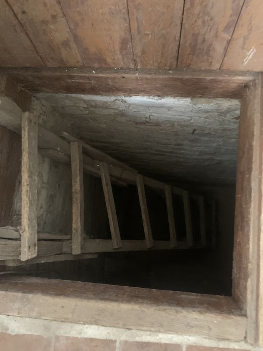 Двоповерхова дача з банькою.