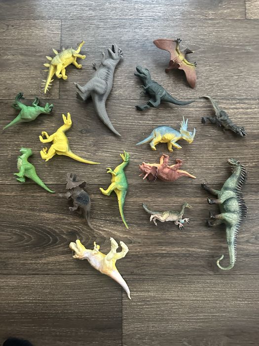Динозавры игрушечные