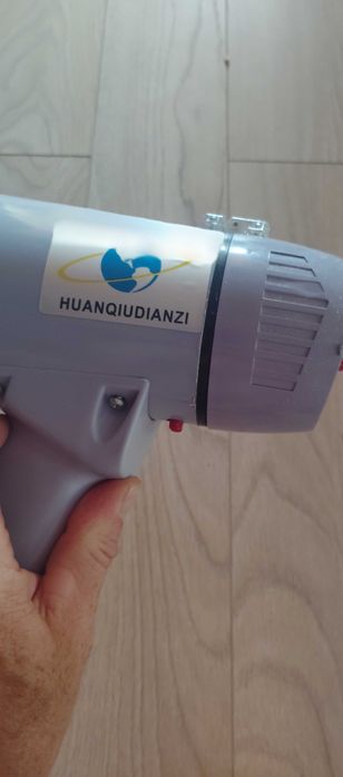 Krzywaczka z megafonem