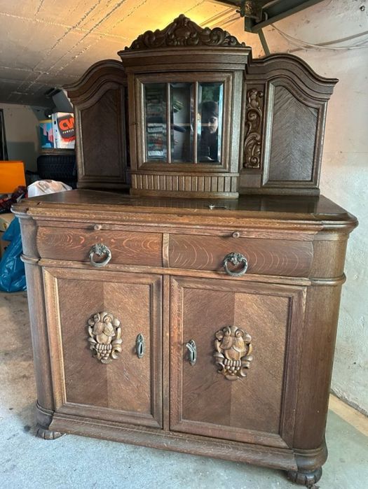 Stary piekny maly kredens