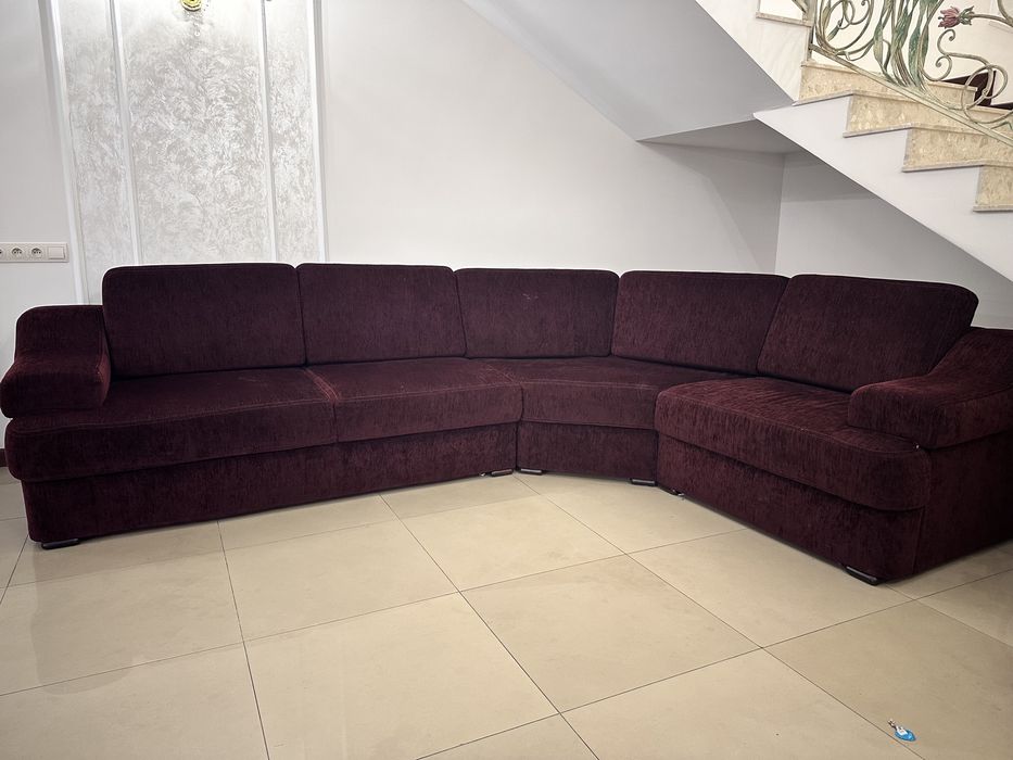 Диван у вітальню