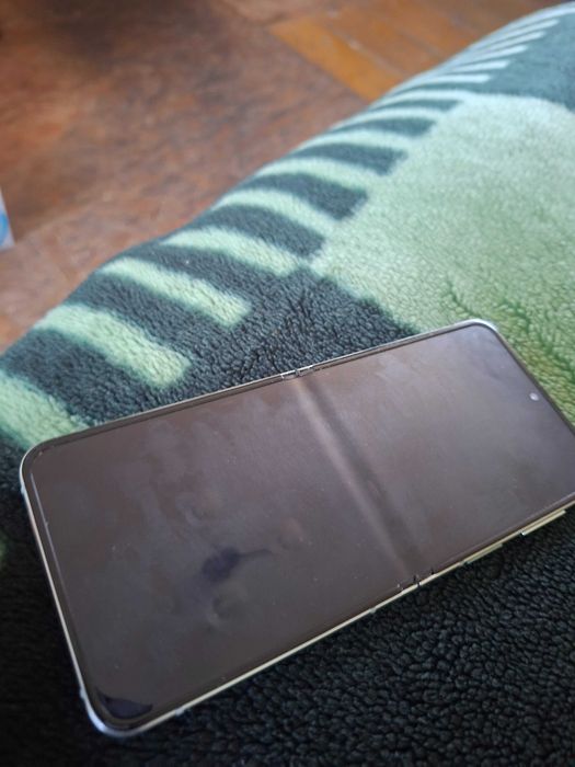 Sprzedam samsung Galaxy z flip 5 8/512