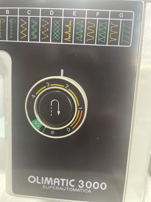 Maquina de costua Olimatic 3000 super automatica c/ caixa
