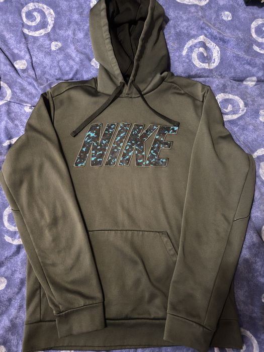 Это худи Nike Therma-Fit  М