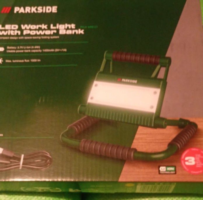 PARKSIDE® Reflektor LED z powerbankiem PFLA 4400 C1