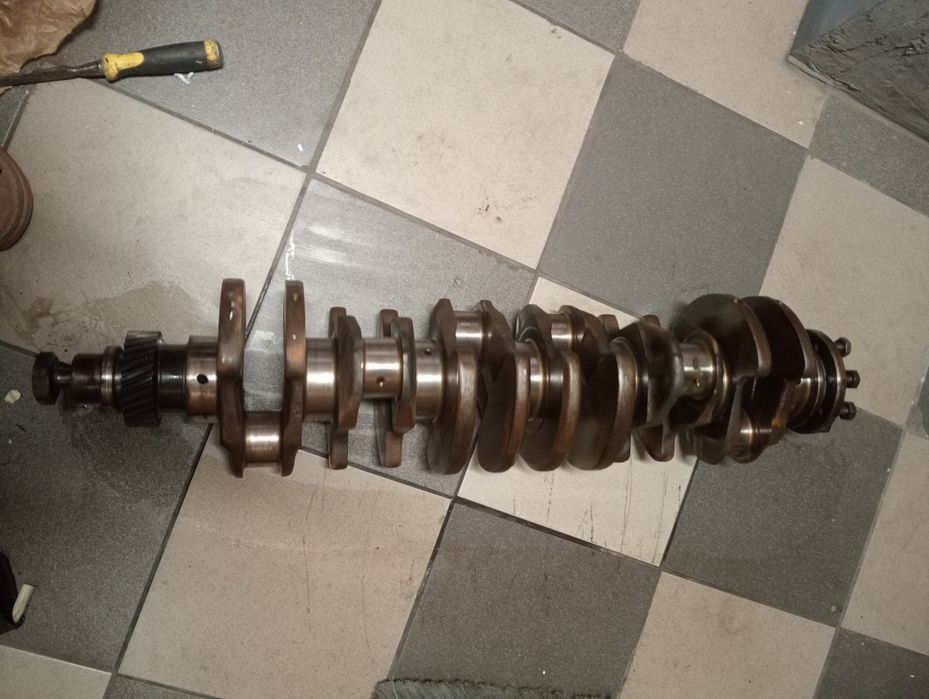 Wał korbowy silnika do kombajnu Claas
